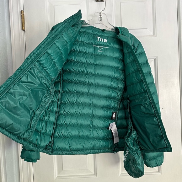 COPY - Aritzia Packable Down Puffer Jacket - Picture 6 of 11